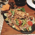 アジアンキッチン - ヤムヌア（辛いビーフサラダ）