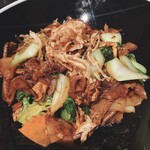 アジアンキッチン - パットシイウ (牛ヒレ肉入り平米麺のスイートソース炒め)