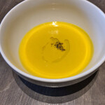 アロッサ 銀座店 - 濃厚なカボチャスープ