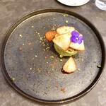 VANNO - 抹茶のシブースト 苺とピスタチオ添え