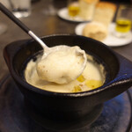 VANNO - 牡蠣と根セロリスープのココットヴァポーレ ケッパー風味