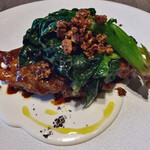 アロッサ 銀座店 - カシューナッツとオレンジのソースにほうれん草とナッツを添えて