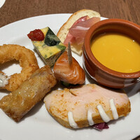 The Living Room with SKY BAR - 