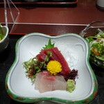 Kappou Inaki - ・お造り…マグロとカンパチ。カンパチはねっとりと甘くて美味♪
                      ・小鉢…カボチャサラダ(タマネギ、ニンジン、キュウリ入り)マヨ少な目で優しい味
                      ・サラダ…レタスやパプリカの鮮度良く美味しい！