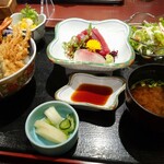 Kappou Inaki - ・お椀…赤だしのお味噌汁(豆腐・ワカメ・三つ葉入り)
                      ・香のもの…白菜、キュウリ、大根のお漬物。沢庵苦手な私ですが…大根のお漬物がとても美味しくて！(*^^*)