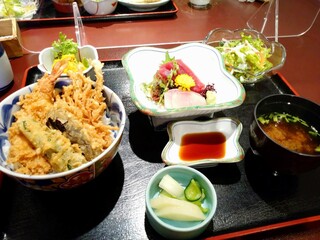 Kappou Inaki - ◯小盛天丼とお造り膳(小天丼・お造り・サラダ・味噌汁・小鉢・お漬物)  
                        
                        ・小天丼…このサイズいいですね！(^o^)いろんなものを少しずついただきたい私にピッタリです♪ヽ(*´∀｀*)ﾉ