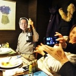 キャトルラパン - お年玉企画、大じゃんけん大会。　優勝者には？？　有名な、焼酎ゲット！！　おめでとう～！！　負けた人は、リゲインの試供品。　ﾊﾟﾁﾊﾟﾁﾊﾟﾁ