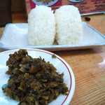 ラーメン・餃子 大勝 - 辛子高菜はおにぎりに絶妙に合う！最強レベルの相性！見逃すな！