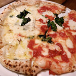 BOCCIANO - 旬の食材を使ったピッツァイオーラ
                        マルゲリータ
                        クアトロフォルマッジ（ハチミツ付）