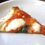 ビトロー - ピッツァ マルゲリータ（取り分けました）