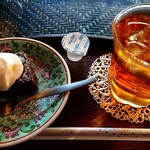 カフェ さくら坂 - ＋200円で、ドリンクとデザートが付きます。アイスティー＆ガトーショコラ