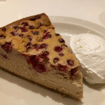 166521316 - クランベリーキャラメルシナモンチーズケーキ with ホイップクリーム