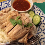 プリック - 13番「カオマンガイ」のメインプレート！鶏モモ肉一枚、盛りの良い鶏飯。鶏飯は餅米入り、生姜の香りのする美味しいごはんです。