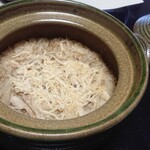 和餐　伸 - 鶏とゴボウの炊き込みご飯。ゴボウの香り、鶏の旨味。シンプルなご飯に幸せになれます。