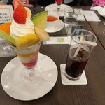 Sembikiya Souhonten Furutsu Para - 千疋屋フルーツパフェ＆アイスコーヒー（飲みかけですまそ）