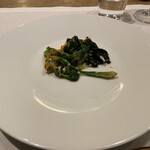 シャントレル - ほうれん草、トリュフ、ニンニク、タマゴのソテー