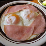 レストランふじね - 固めに焼かれたハムエッグ！