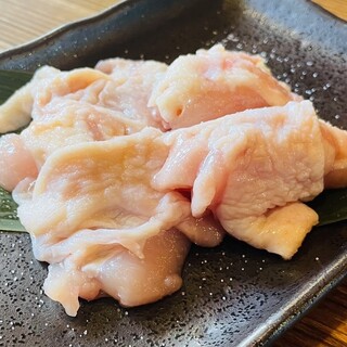 目から鱗の旨味！銘柄鶏の希少部位「ふりそで」をぜひご堪能あれ