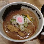 アンダーグラウンドラーメン 頑者 グランエミオ所沢店 - 濃厚つけ汁