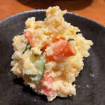 めしの助 - 安定のポテサラ！！貝柱かな美味しい。てわない時はアラカルトで頼むくらい。