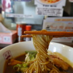 Menya Ippachi - 濃厚なカレーが麵に絡む麺リフト♪