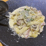 Pizzeria e Trattoria SPESSO - トリュフの香る3種キノコのパスタ