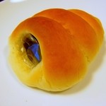 パン製造モモヤ - チョココロネ￥90