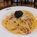 イタリアントマト カフェジュニア - 黒トリュフと熟成パンチェッタのカルボナーラ