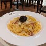 イタリアントマト カフェジュニア - 黒トリュフと熟成パンチェッタのカルボナーラ