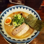 Hamaiba - はまゐばラーメンとんこつ醤油