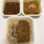 東京 京橋屋カレー - 【トリプルカレー】「辛口伊達鶏カレー」左上「キーマ」ご飯の上「ときえカレー」右上