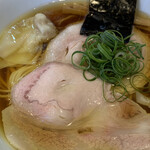 飯田商店 - わんたん入りしょうゆらぁ麺（1,580円）2