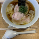 飯田商店 - わんたん入りしょうゆらぁ麺（1,580円）1