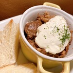 Beef tendon mascarpone (with baguette)