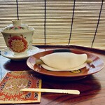 虎屋菓寮 - 花びら餅