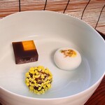 虎屋菓寮 - 青白磁の銅羅鉢