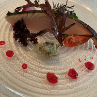 ラ・ブランシュ - さわらのミキュイ　火入れがとてもいい。鰆の中は生。とても繊細でシェフの技が光る前菜。