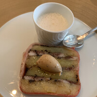 ラ・ブランシュ - イワシとジャガイモのテリーヌ スペシャリテ。イワシとジャガイモのハーモニーがいい。 とても好み。これは感激。素敵に美味しい。