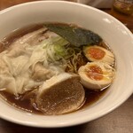 Shina Soba Toramaru - ラーメン醤油半麺に色々トッピング