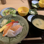 旬味旬鮮 せんな - 海鮮丼　900円(税抜)