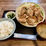 あたご食堂 - 唐揚げ定食900円