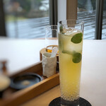 MAISON LAFITE - ◆主人は「季節の果実酢ソーダ（この日はシークワーサ－）1000円」を。カクテルのように美しいですが、ノンアルです。