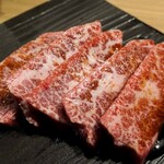 焼肉一頭両騨 別館 - A5特選上カルビ