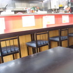 美華園 - カウンター席