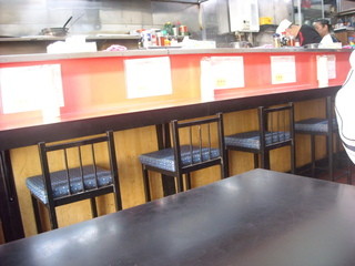 美華園 - カウンター席