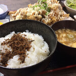 丼物と定食専門のお店 丼なもん家 - ご飯、お味噌汁