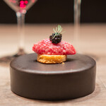 USHIGORO S. - キャビアと和牛の燻製タルタル