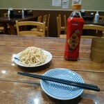 耶曼牛肉面 - 酸梅湯と拌干絲