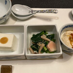 Umeno Hana - 左から嶺岡豆腐、お浸し、湯葉煮