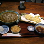 志蕎庵 江月 - 冷やかけと、エビ・アスパラのかき揚げ